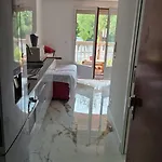 Raffine Au Centre De Apartman