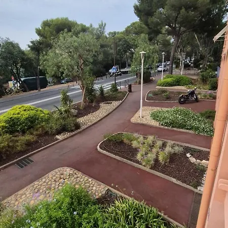 Raffine Au Centre De